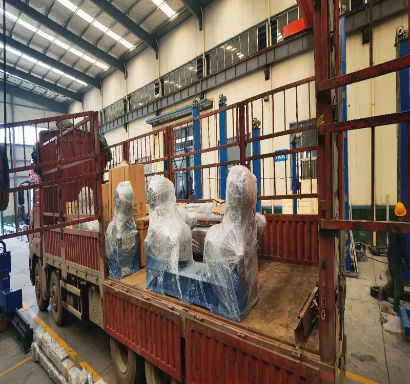 今日，我公司生產(chǎn)多種設備發(fā)貨(圖2)